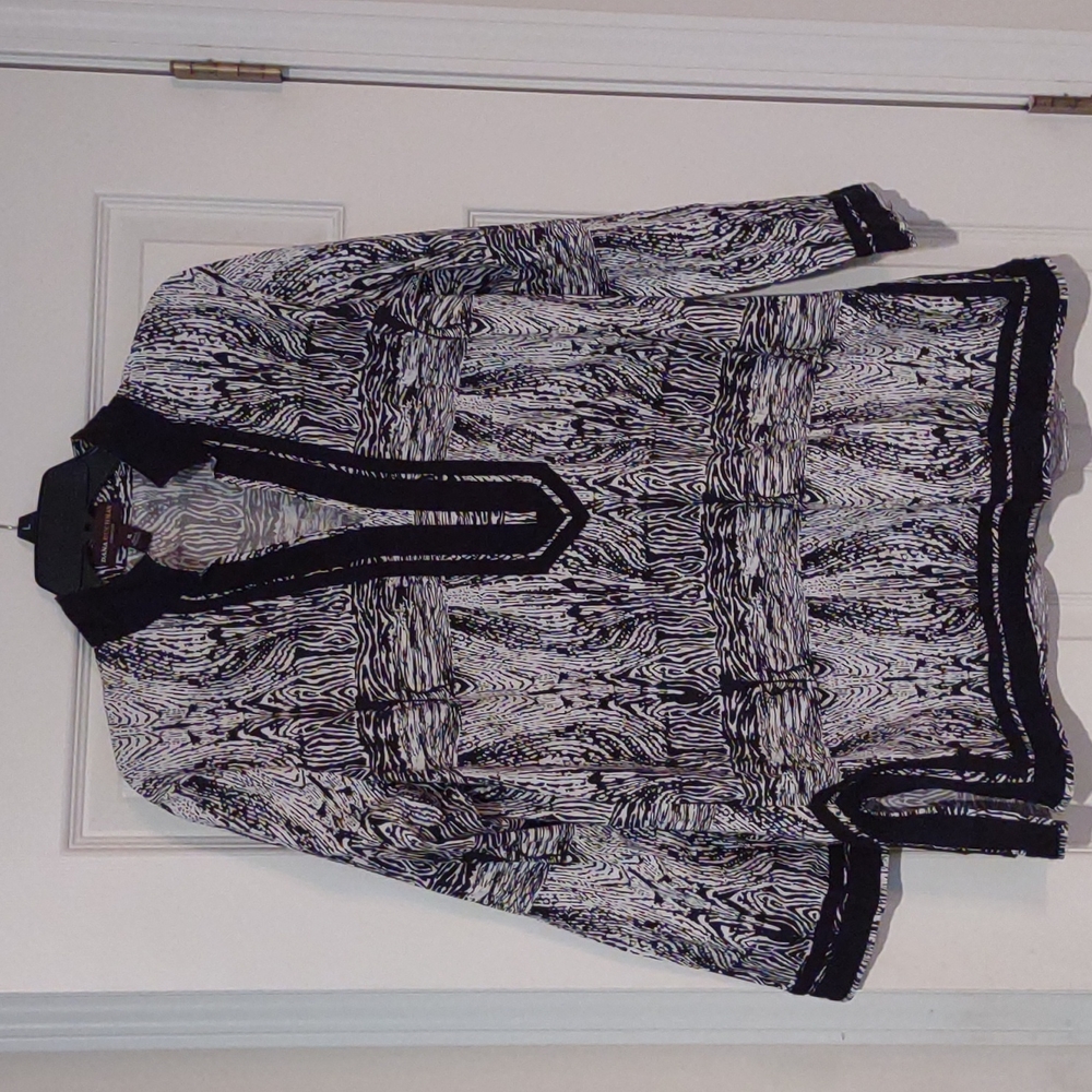 Dana Buchman black and white shirt in size XL